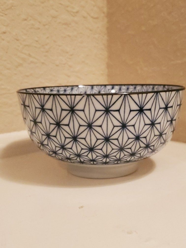Japanese Porcelain Serving Bowl 6" Dia