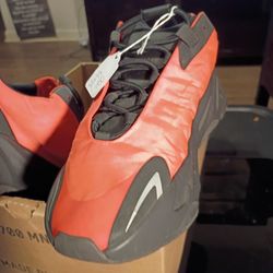 ADIDAS YEEZY BOOST 700 MNVN ORANGE  SNEAKERS