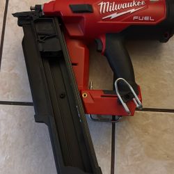 Milwaukee Fuel M18 FUEL 3-1/2 in. 18-Volt 21-Degree Lithium-Ion Brushless Cordless Framing Nailer (Tool-Only