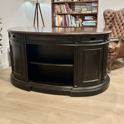 Elegant wooden executive desk , vintage style with details and unique design  From the prestige Hooker Furniture. Dark brown color Good conditions  we