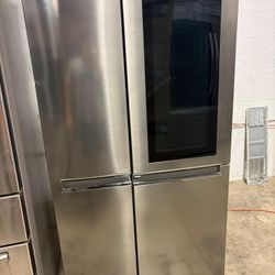 LG FRIDGE SIDE BY SIDE WITH SHOWCASE ICE MAKER USED LIKE NEW 60 DAYS WARRANTY 