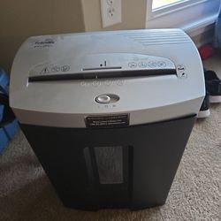 Fellowes P-7C PowerShred Paper Shredder