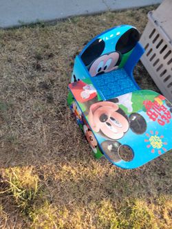 Free  mickey desk kids 15214 midcrest  90604