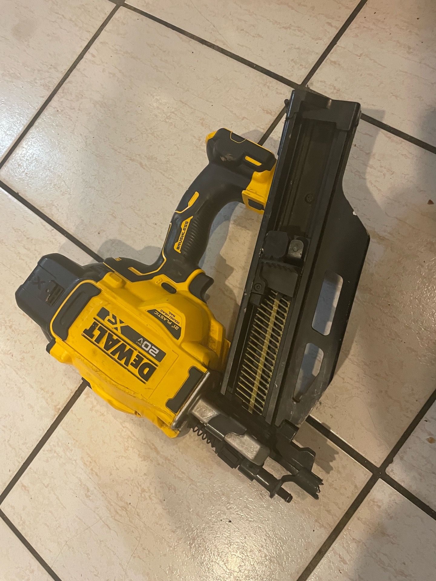 20v dewalt Framen nail gun no batery no charger tool only