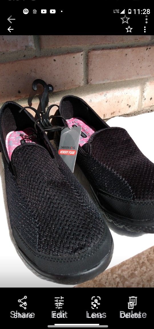 BRAND NEW - LADIES DANSKIN SHOES $12.