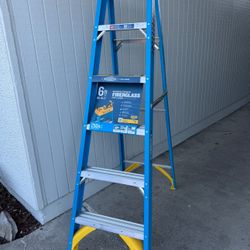 6FT Fiberglass Step Ladder 250LB Capacity