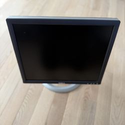 Dell™ 1704FPV Flat Panel Monitor 17”