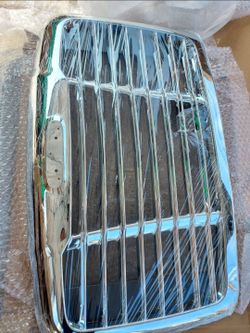 Freightliner cascadia grill/parts