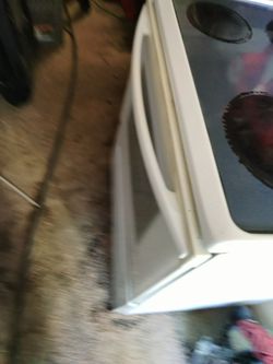 Working Frigidaire electric    Stove..