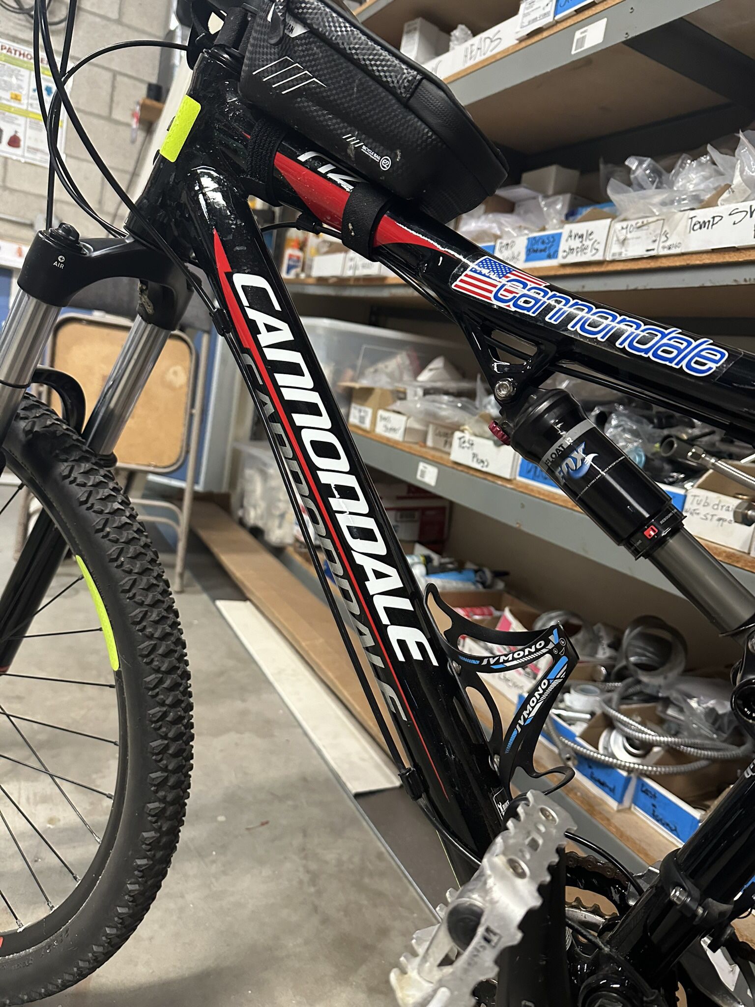 Beautiful Cannondale Mountain Bike In Very Good Condition