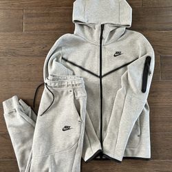 Grey Nike Tech Fleece Size Small Full Set Tracksuit