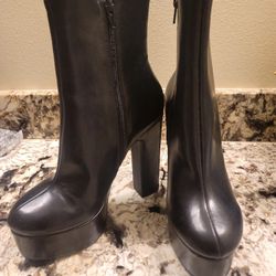 Boots Size 8.5 New