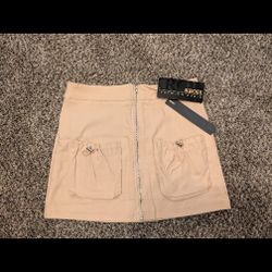 Cream Colored Mini Skirt With Pockets 