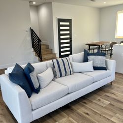 🩵 Crate And Barrel Sofa/Couch ❤️