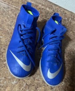 Boys Nike shoes size 3.5Y