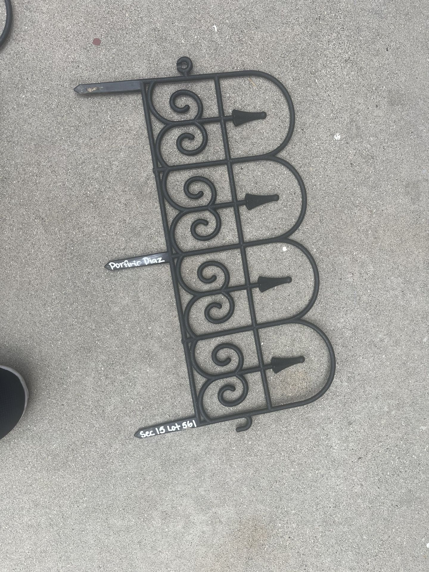 Style Selections 0.5-in x 23-in x 13-in Black Polyresin Decorative fencing