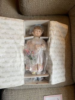Hearts Bouquet The Ashton-Drake Galleries 1994 Porcelain Doll
