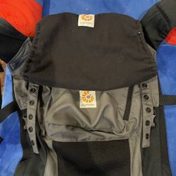 Ergobaby Baby Carrier – Heavy-Duty, Ultra Comfortable, Buckle Easily Replaceable  Ergobaby baby carrier in great functional condition — built to last 