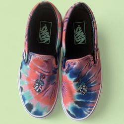 Stunning Vans Grateful Dead Multicolored Tie Dyed Canvas Slip On Shoes Size 5.5 in men’s and 7 women’s with embroidery detail.