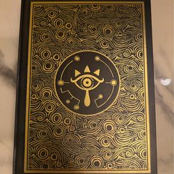Legend Of Zelda- Breath Of the Wild Official Guide Deluxe Edition