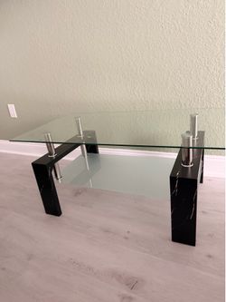 Modern coffee table! Barely used! 36x28 inches