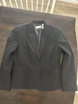 Women’s suit jacket/blazer black pinstripe Size6