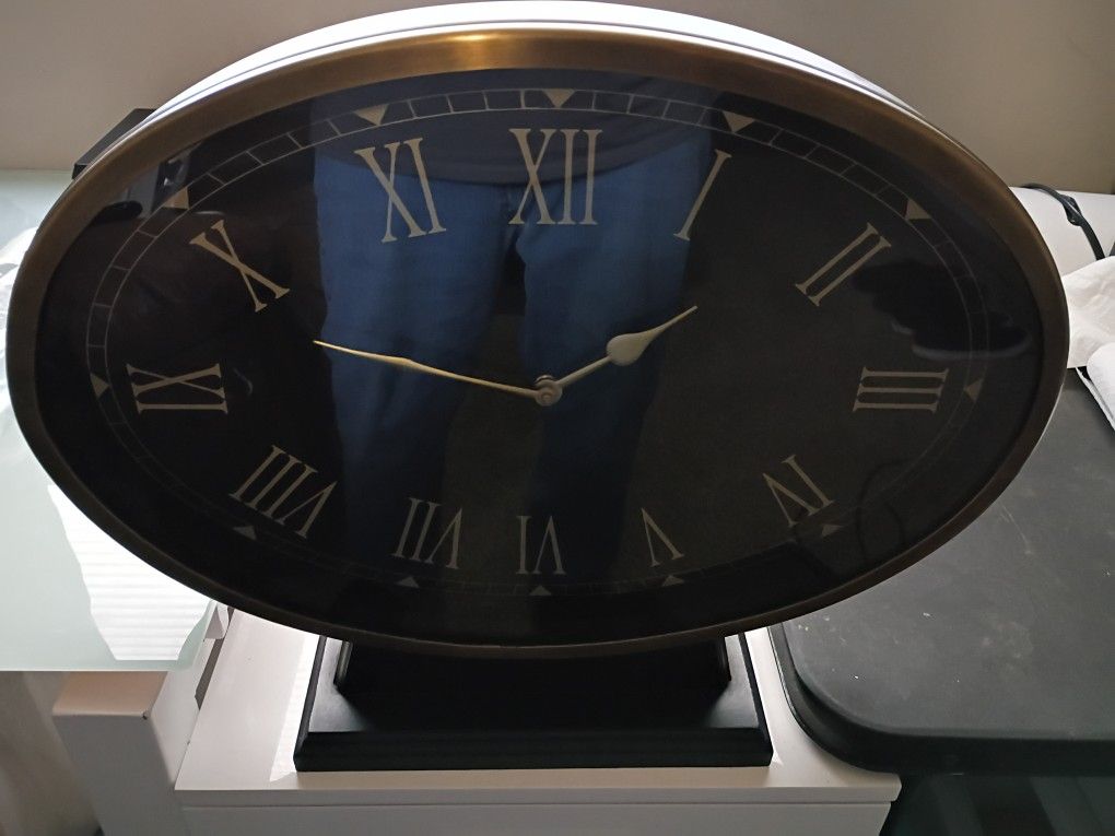 Beautiful Vintage Oval Clock With Roman Numbers 