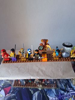 LEGOS Figures  Ninjagos  Kia ,Nya, Monkey kid,  2 Lego Cole  pearl gold legacy