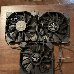 selling three 140mm corsair pc fans new