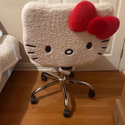 Hello Kitty New Chair 
