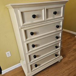 Clean and Nice Off White 5 Drawer Chest / Tall Dresser.
