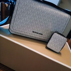 MichaelKors / cross body / purse