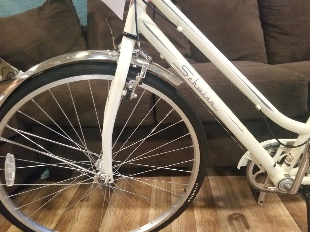 schwinn gateway 28 hybrid bike cream