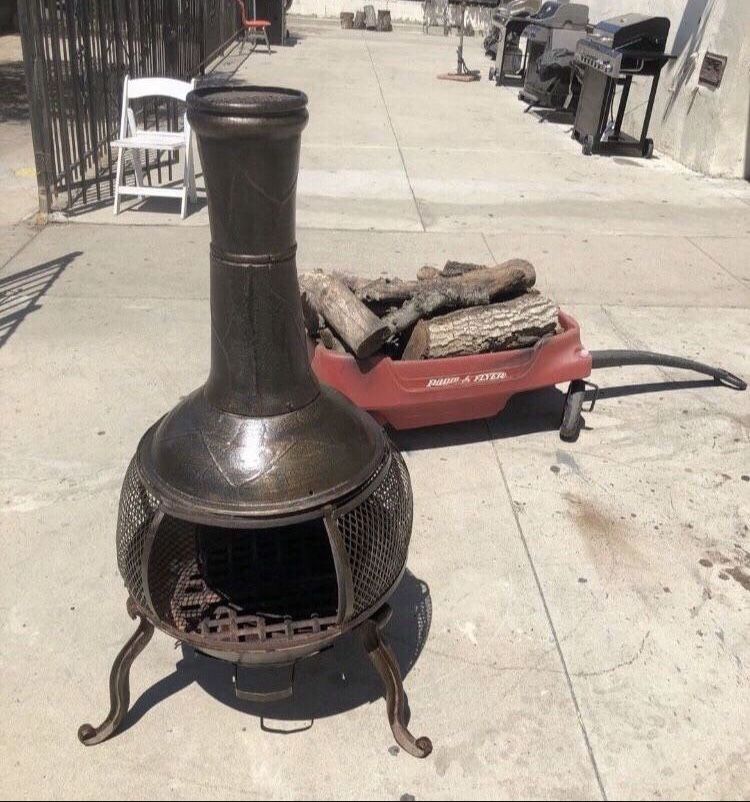 Fire Pit With Chimney. Base Para Fogata Con Chimenea