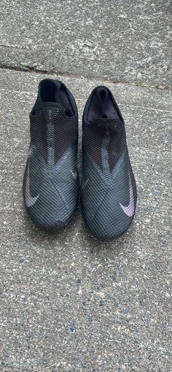 Black Nike phantoms size 9