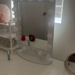 vanity mirror need gone will take highest offer 