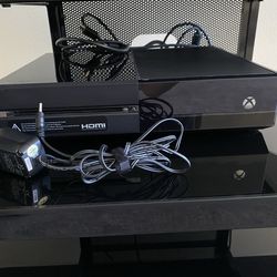 Xbox One S includes 2 controllers