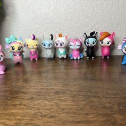 Lot Of 9 Funko Snapsies Toy Figures With Extra Parts 
