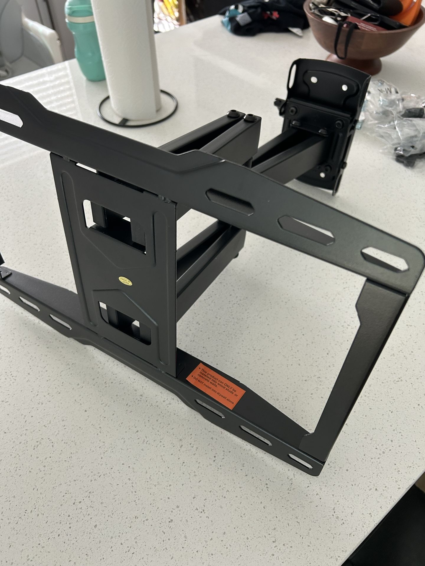 TV MOUNT