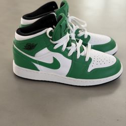 Brand New Nike Air Jordan 1 Mid Lucky Green Size: US 5.5 Youth