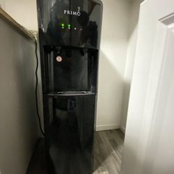 Hot and cold water dispenser in good condition