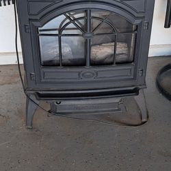 Cast iron Pellet Stove - Electric. Great Heat. Like New.