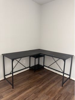 Gaming desk/used