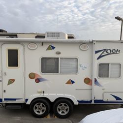 2005 Zoom 718QB