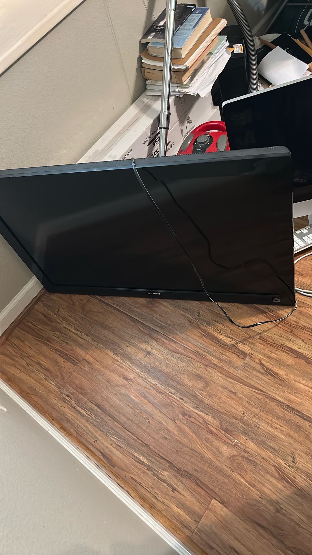 40” TV