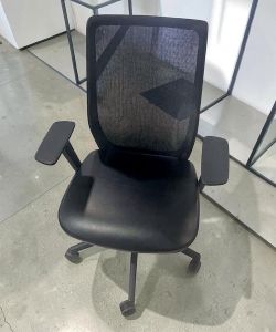 National Laudio Task Chair – New – $350 📦 Miami