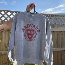 Grey Vintage Harvard sweater. Missing tag fits small  Bin B