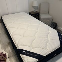 DreamCloud TwinXL Mattress