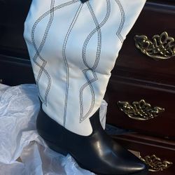 Women’s Pointed Toe Boots
