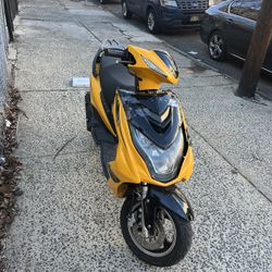 Super R 168cc Moped
